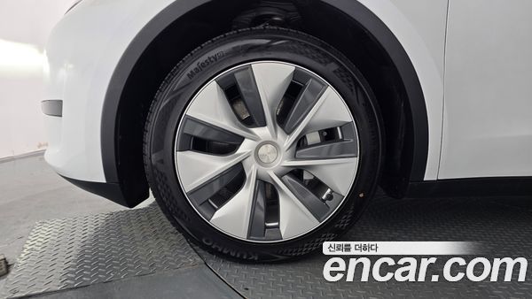 Tesla Model Y 2024, фото 4