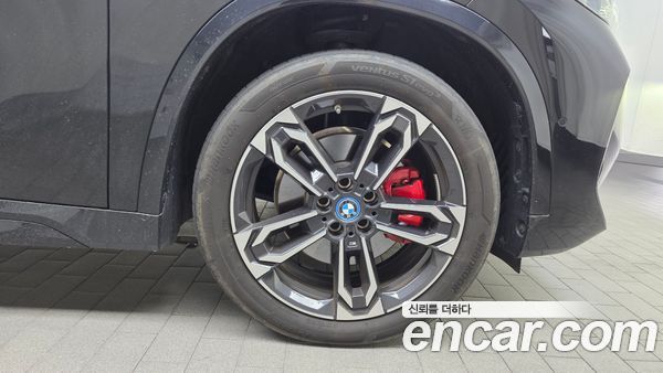 BMW iX1 2023, фото 4