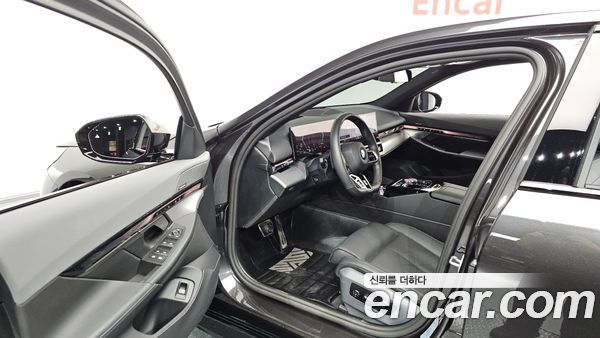 BMW 5 Series 2024, фото 12
