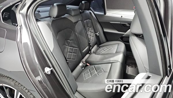 BMW 5 Series 2024, фото 16