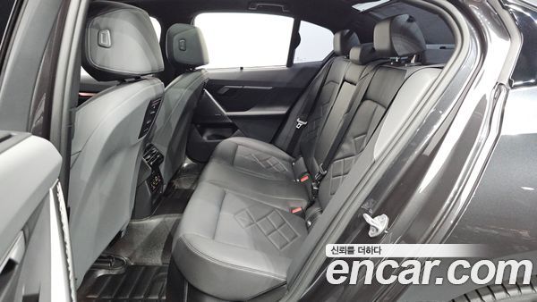 BMW 5 Series 2024, фото 15