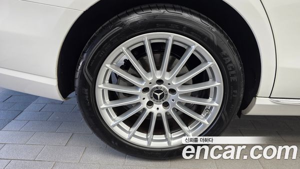 Mercedes-Benz E-Class 2022, фото 5