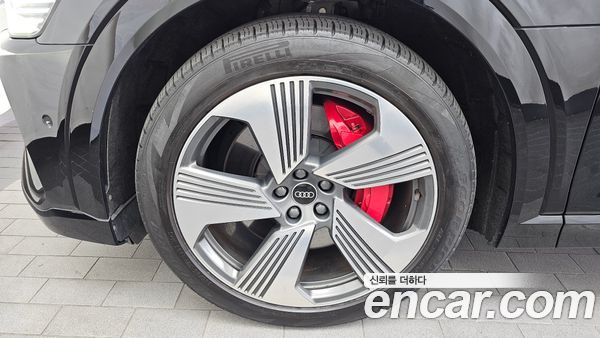 Audi e-tron 2021, фото 5