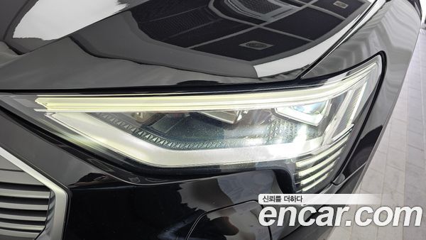 Audi e-tron 2021, фото 8