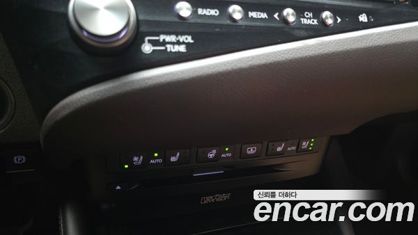 Lexus ES 2021, фото 31