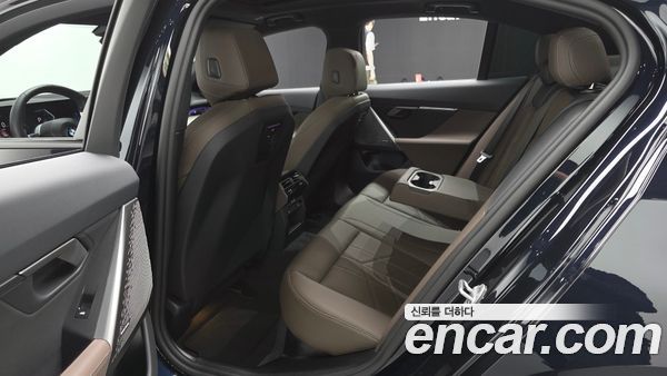 BMW 5 Series 2025, фото 17
