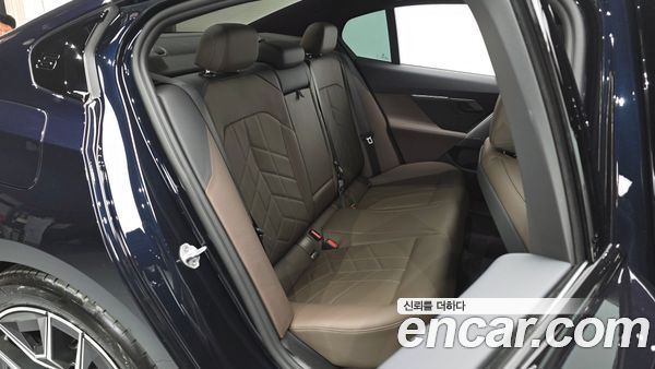 BMW 5 Series 2025, фото 18