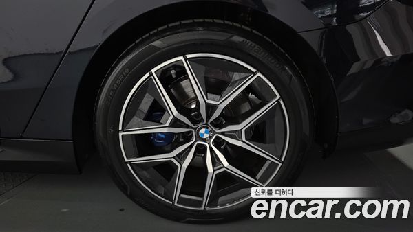 BMW 5 Series 2025, фото 7