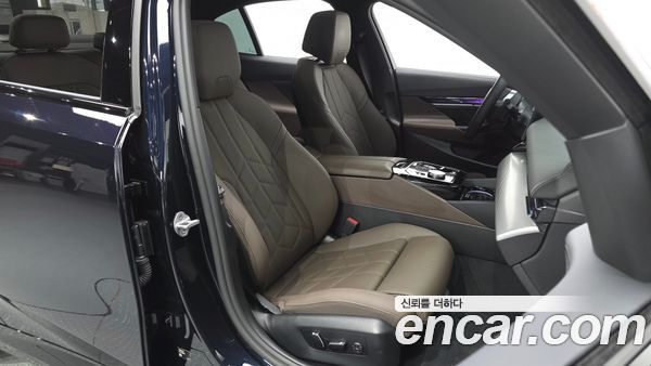 BMW 5 Series 2025, фото 16