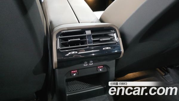 BMW 5 Series 2025, фото 31
