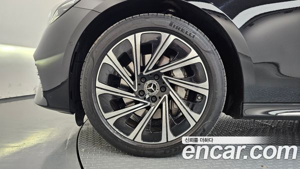 Mercedes-Benz E-Class 2025, фото 5