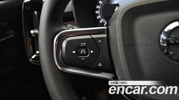 Volvo C40 2024, фото 31