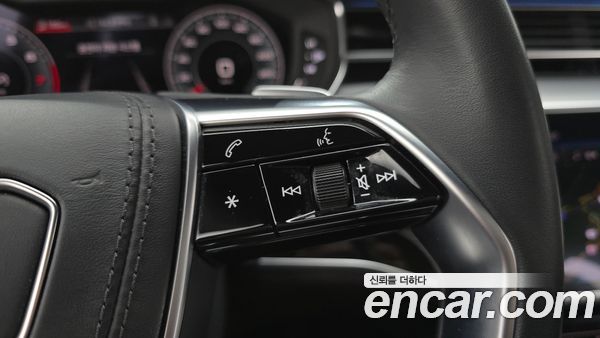 Audi A8 2021, фото 30