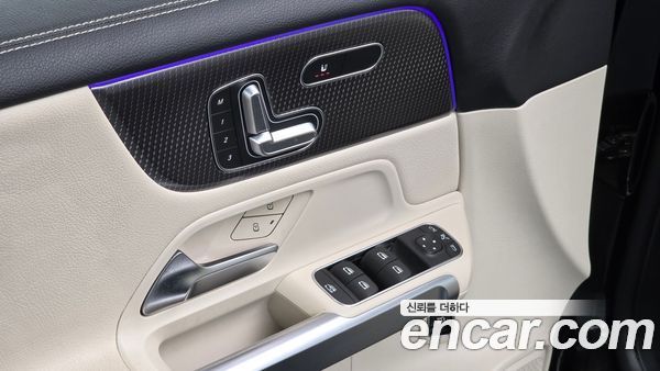 Mercedes-Benz GLB 2023, фото 16