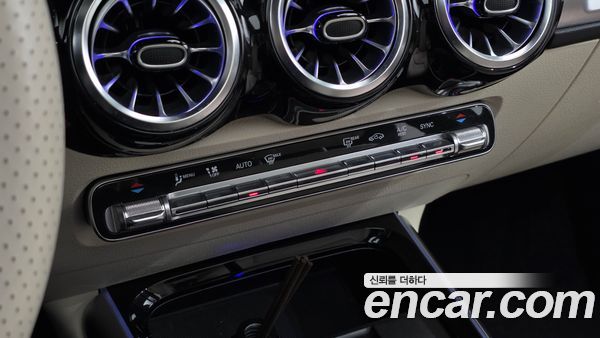 Mercedes-Benz GLB 2023, фото 18