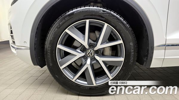 Volkswagen Touareg 2022, фото 5