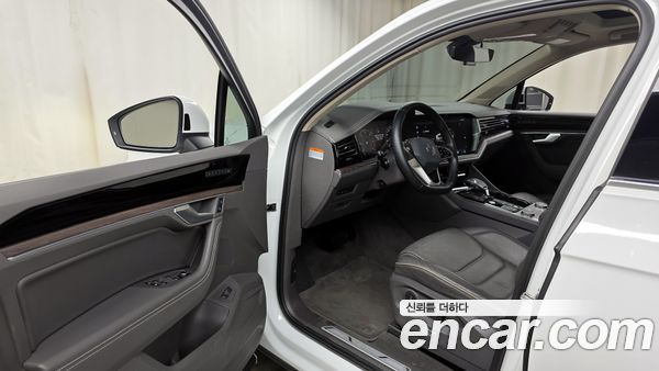 Volkswagen Touareg 2022, фото 11