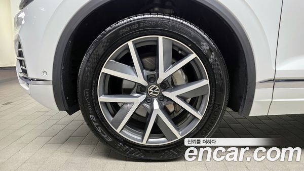 Volkswagen Touareg 2022, фото 5