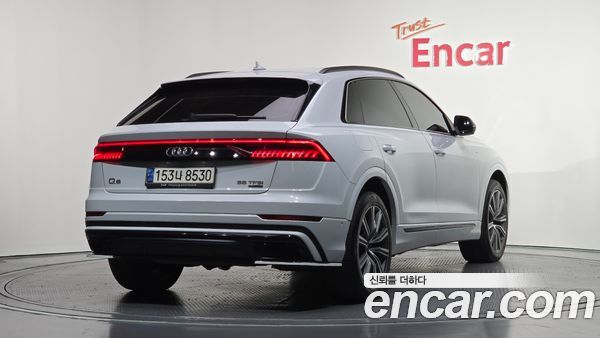 Audi Q8 2021, фото 2