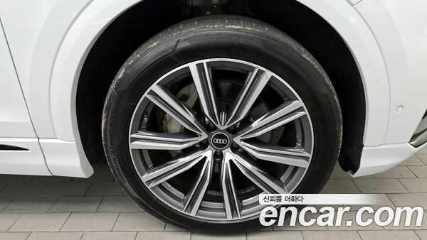 Audi Q8 2021, фото 5