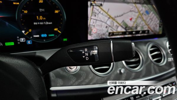Mercedes-Benz E-Class 2022, фото 9