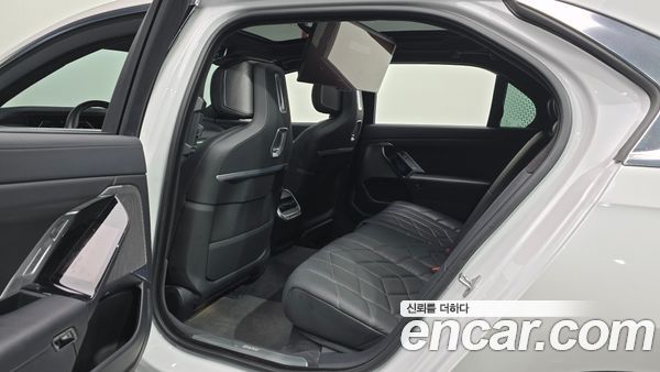BMW 7 Series 2023, фото 12