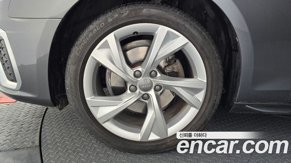 Audi A4 2021, фото 5