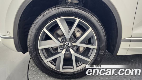 Volkswagen Touareg 2023, фото 5