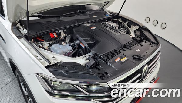 Volkswagen Touareg 2023, фото 6
