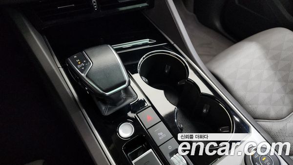 Volkswagen Touareg 2023, фото 9
