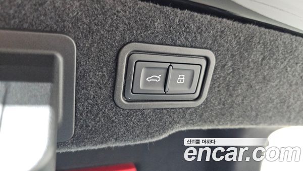 Audi A8 2021, фото 20