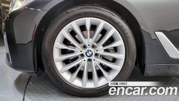 BMW 5 Series 2023, фото 5