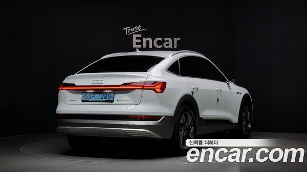 Audi e-tron 2021, фото 2