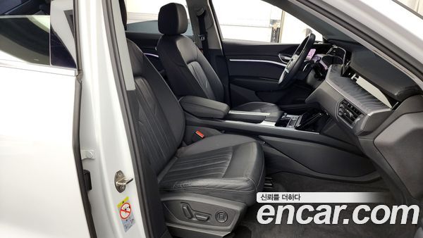 Audi e-tron 2021, фото 11