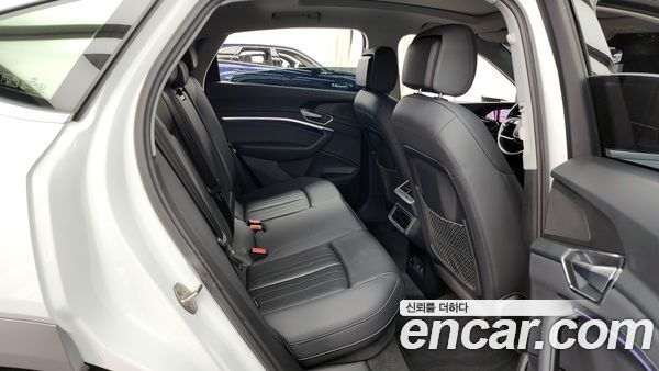 Audi e-tron 2021, фото 12