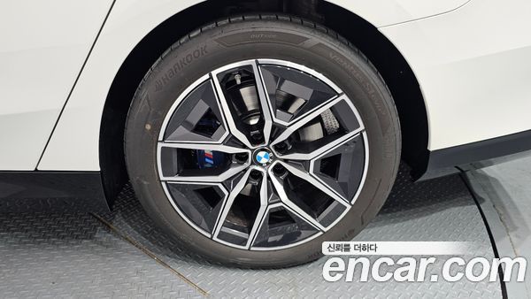 BMW 5 Series 2025, фото 5