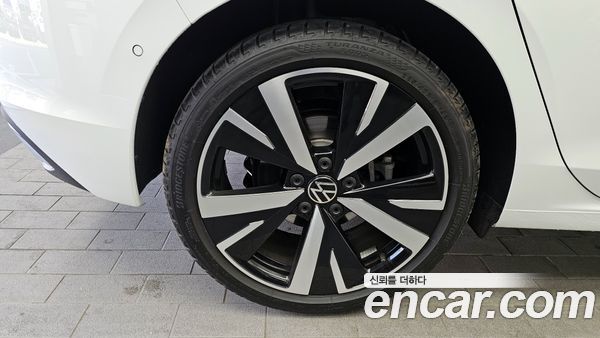 Volkswagen Golf 2025, фото 5
