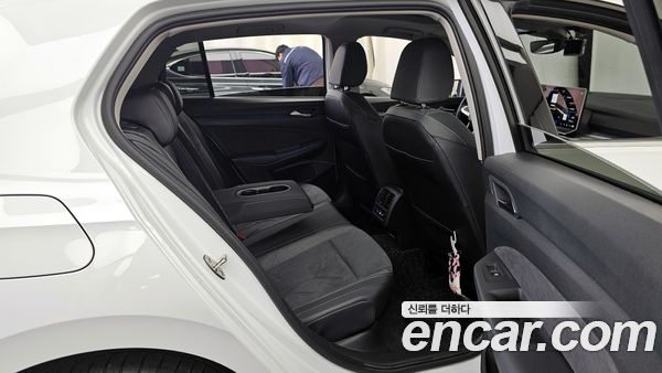 Volkswagen Golf 2025, фото 12