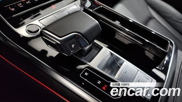 Audi Q8 2023, фото 9