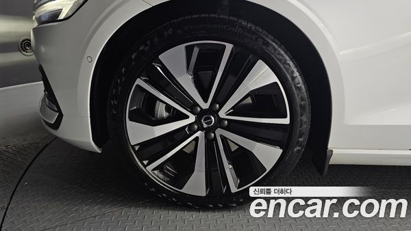 Volvo S60 2024, фото 5