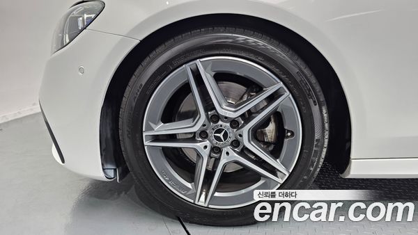 Mercedes-Benz E-Class 2023, фото 5
