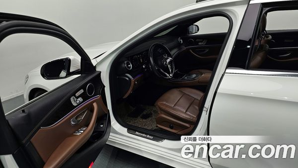 Mercedes-Benz E-Class 2023, фото 11