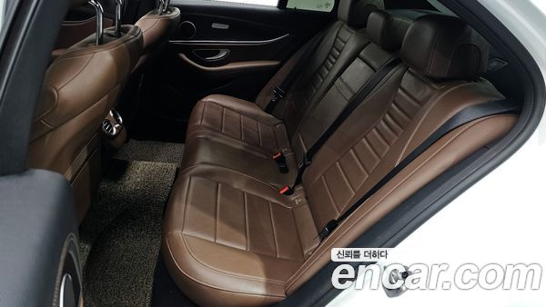 Mercedes-Benz E-Class 2023, фото 12