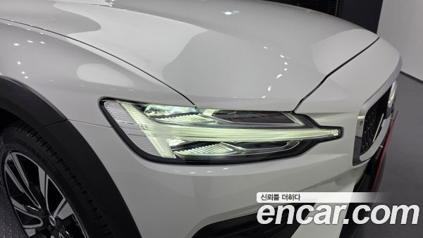 Volvo V60 2023, фото 8