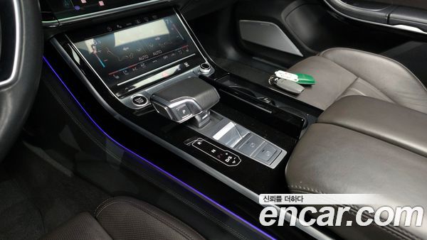 Audi A8 2021, фото 11