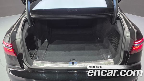 Audi A8 2021, фото 25
