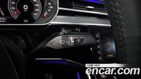 Audi A8 2021, фото 29
