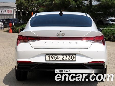 Hyundai Elantra 2023, фото 4