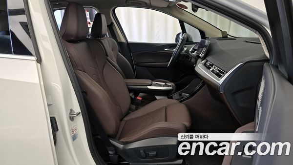 BMW 2 Series 2024, фото 16
