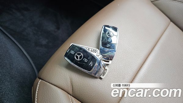 Mercedes-Benz E-Class 2021, фото 16